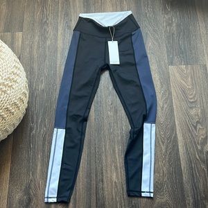 The Contra Stripe 7/8 Legging